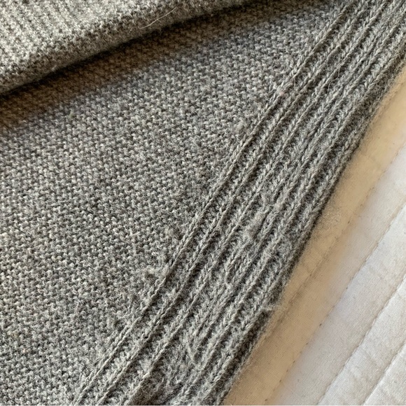 Banana Republic cashmere and merino blend sweater XS - Picture 14 of 14